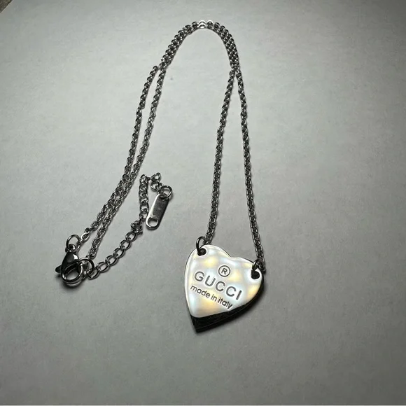 Like New Gucci TRADEMARK NECKLACE WITH HEART PENDANT - Picture 6 of 6